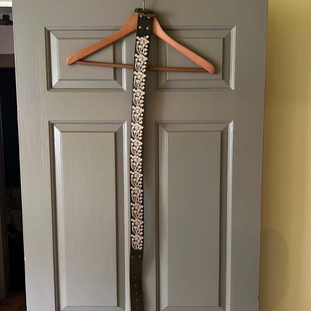 Lucky Brand flower belt. Slightly worn.